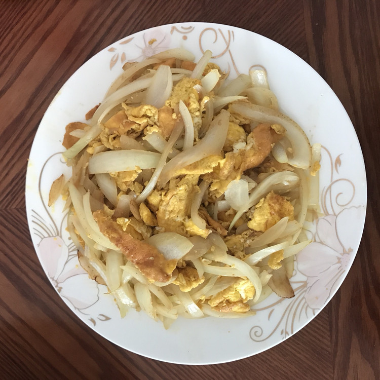 圆葱炒鸡蛋的做法