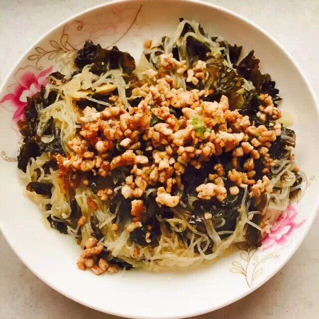 肉末粉丝炒地皮的做法图解1