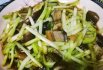 #合理膳食 营养健康进家庭#韭黄鳝片（水油焖煮）的做法