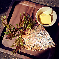 饭合丨香椿黄油烤面包的做法图解1