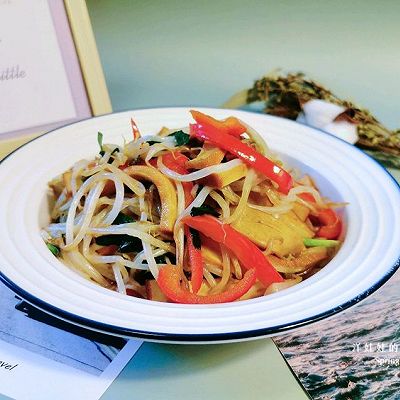 豆芽炒香干，素菜也很美味呀