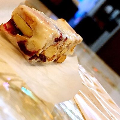 会吃上瘾的椰汁蔓越莓杏仁牛轧糖