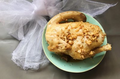 饭锅焗原只沙姜鸡-