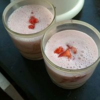 丝滑草莓奶昔的做法图解5