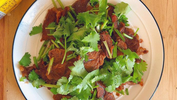 想多拿一点的凉拌牛肉