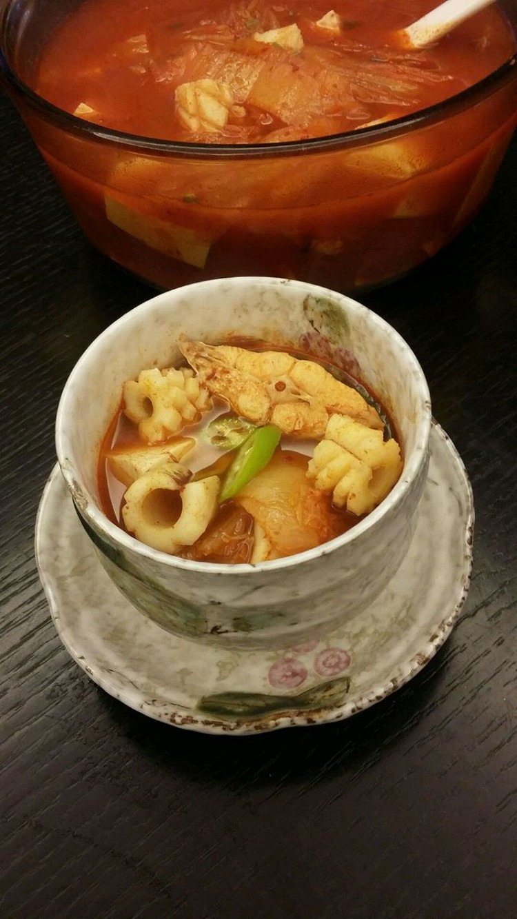 简单又快手的好汤#辣豆腐海鲜泡菜汤的做法