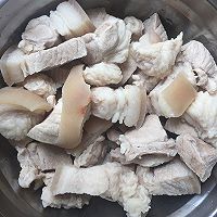 土豆红烧肉的做法图解1