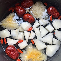 冰糖炖银耳的做法图解2