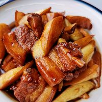 #不容错过的鲜美滋味#红烧肉怎么吃才不腻？红烧肉烧茭白的做法图解13