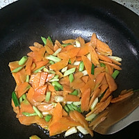 大蒜胡萝卜炒肉的做法图解5