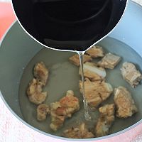 #感恩妈妈 爱与味蕾同行# 玉米豌豆排骨汤的做法图解7