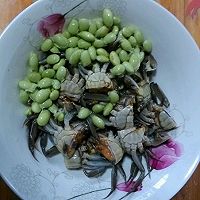 河蟹毛豆汤的做法图解1