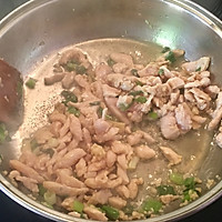 健身午餐之—青椒炒鸡肉的做法图解3