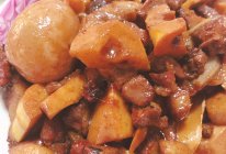 #餐桌上的春日限定#必须要学会的红烧肉焖笋的做法