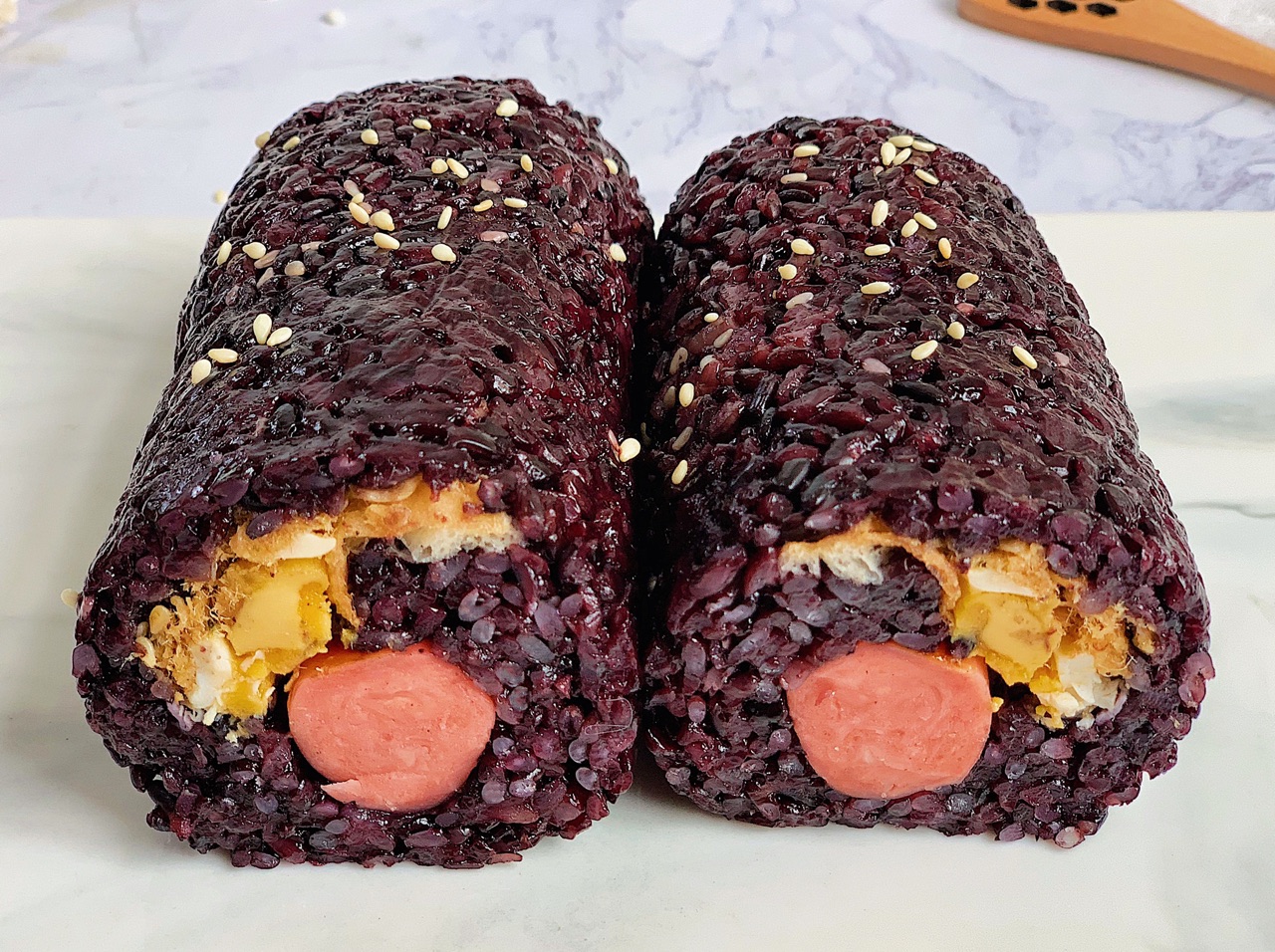 紫米饭团图片高清图片