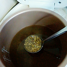 超简易的绿豆汤(电饭煲版)