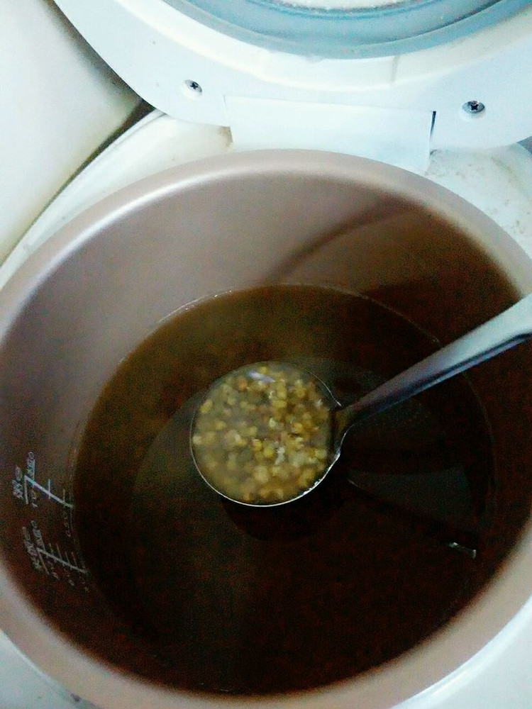 超简易的绿豆汤(电饭煲版)的做法