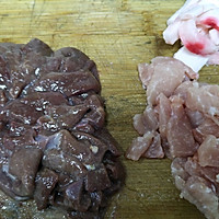 猪肝瘦肉汤的做法图解1