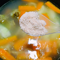 #浪漫七夕 共度“食”光#淮山胡萝卜排骨汤的做法图解6