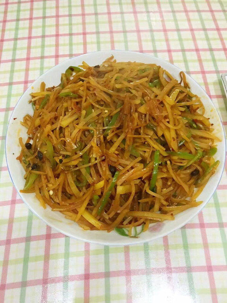 老干妈青椒土豆丝的做法