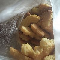 蓝风车淡奶油手指曲奇饼的做法图解2