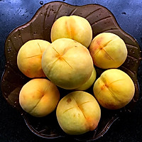 黄桃罐头的做法图解1