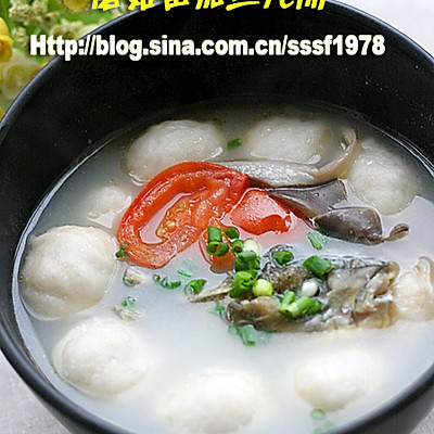  蘑菇番茄鱼丸汤