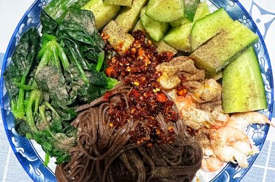 荞麦面黄瓜虾仁波菜#减脂菜
