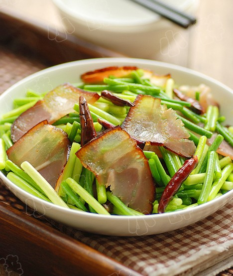 Stir fried bacon with garlic moss