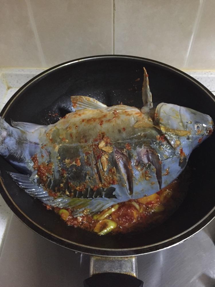家常酱烧鲤鱼的做法图解2