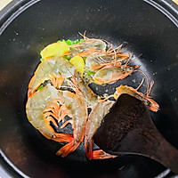海鲜米粉砂锅的做法图解3