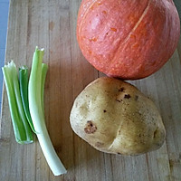 南瓜炖土豆的做法图解1