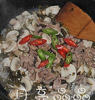 鲜蘑雪菜炒肉丝的做法图解6
