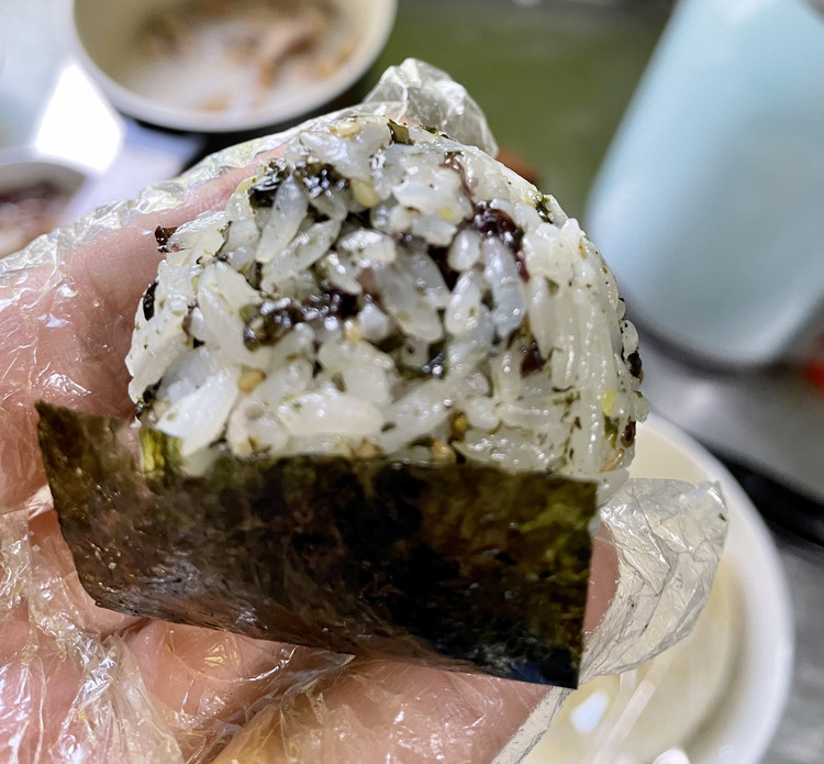 来自懒星人的金枪鱼沙拉饭团的做法