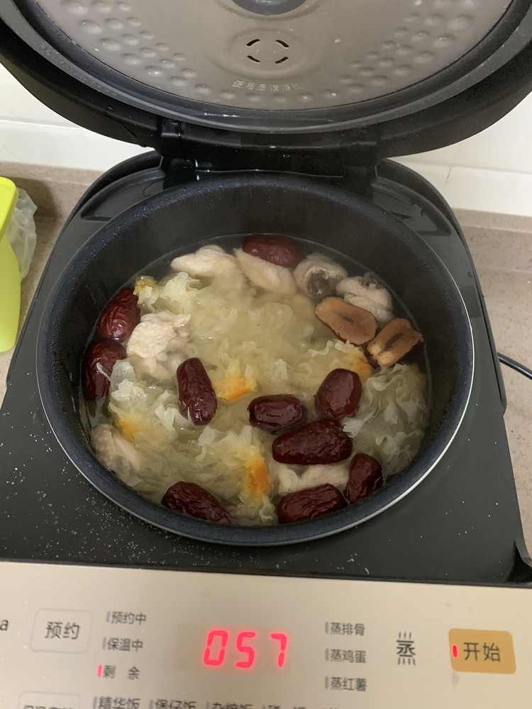 红枣银耳鸡汤的做法