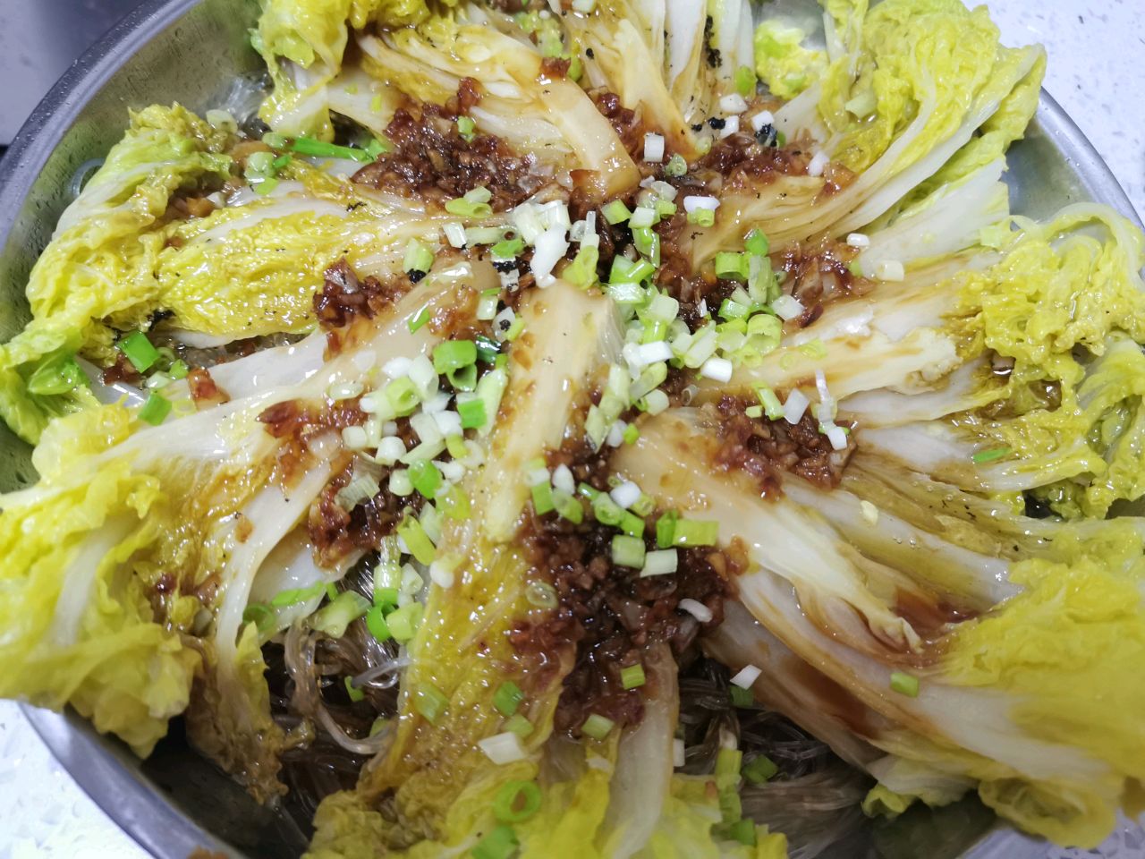 Baby cabbage with minced garlic and vermicelli