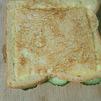 教你一款高逼格的早餐——煎蛋三明治的做法图解8