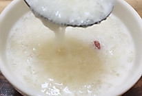 红枣枸杞牛奶炖雪燕的做法