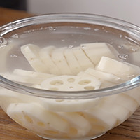 【莲藕养生汤】吃藕喝汤，帅哥教你轻松养颜！的做法图解1