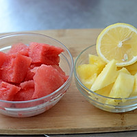 菠萝西瓜汁的做法图解1