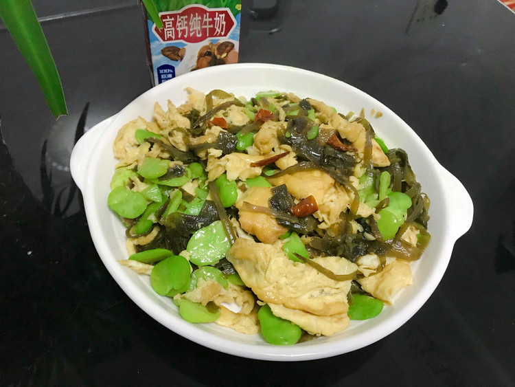 家常菜-海带豆瓣炒鸭蛋的做法