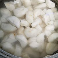 糖醋荸荠的做法图解1