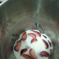 草莓奶昔(豆漿機)的做法图解3