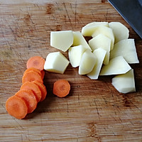 #精品菜谱挑战赛#土豆胡萝卜排骨汤的做法图解4