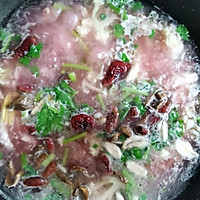 鱿鱼红菇汤的做法图解11