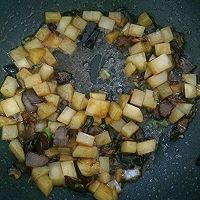 腊肉土豆焖饭的做法图解7