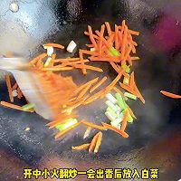 #春日露营# 春笋焖白菜的做法图解2