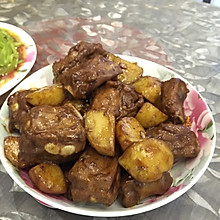 土豆烧排骨（妈妈的味道）