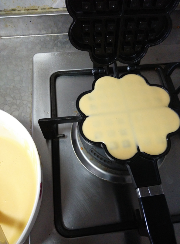 华夫馅饼（菠萝蓝莓味）的做法图解8