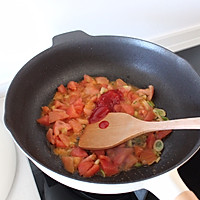 番茄香菇菠菜鸡蛋面的做法图解3